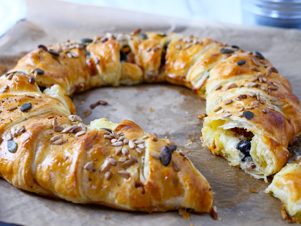 Blätterteig Kranz Rezept herzhaft - Applethree - Food | Travel | Games Blätterteig Kranz Rezept herzhaft - Applethree - Food | Travel | Games