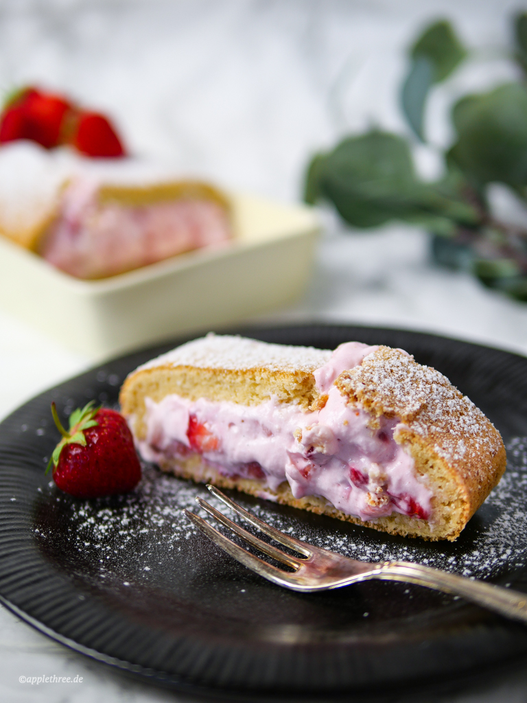 Erdbeerrolle Low Carb - Applethree - Food | Travel | Games Erdbeerrolle Low Carb - Applethree - Food | Travel | Games