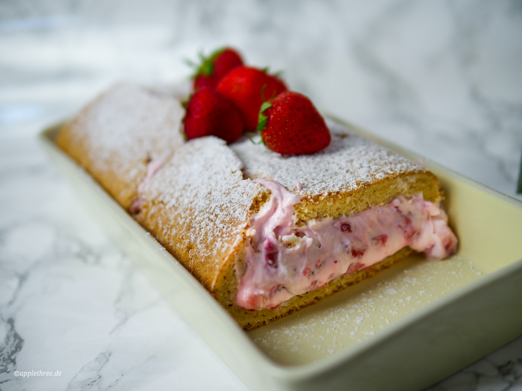 Erdbeerrolle Low Carb - Applethree - Food | Travel | Games Erdbeerrolle Low Carb - Applethree - Food | Travel | Games